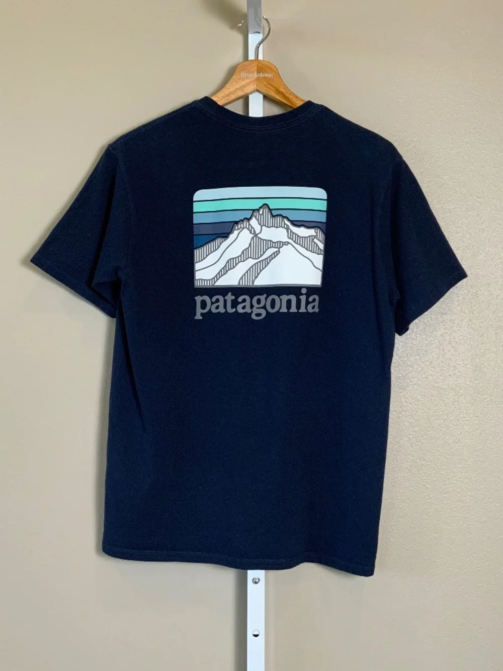 Patagonia P-6 & Line Logo Ridge Pocket Responsibili Tee SS T-Shirts Lot of (3)